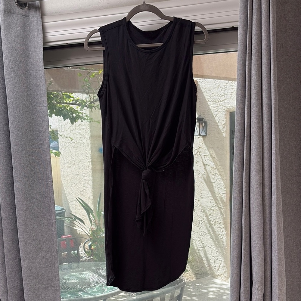 Lululemon tank top, can be worn like this or undone